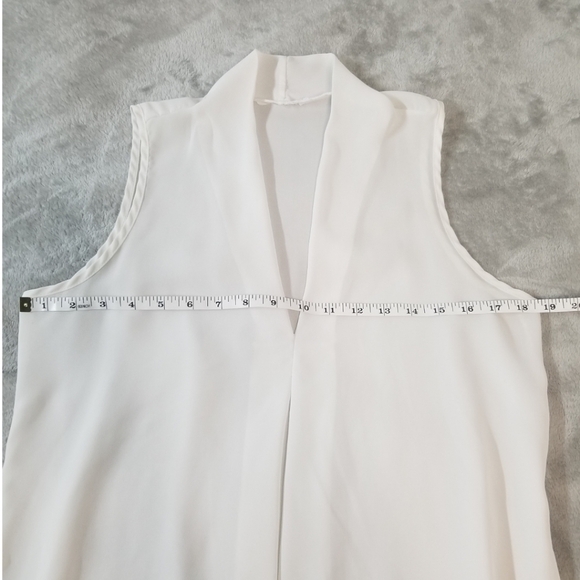 Silky Sleeveless V Neck Blouse White Size Medium - Picture 2 of 4